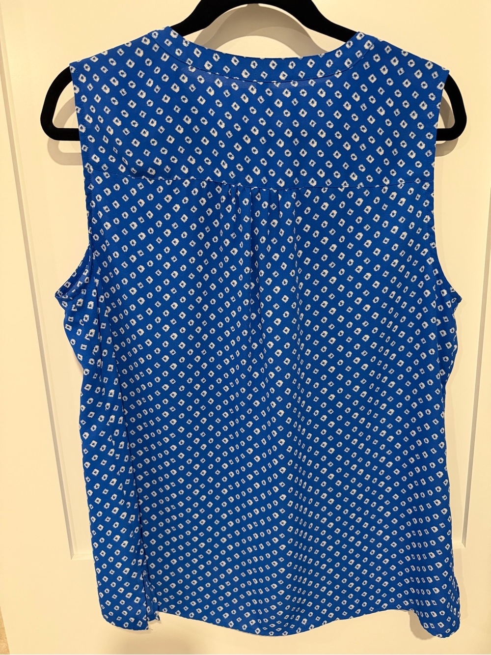 Chaus Blue Sleeveless V-Neck Geometric Print Top - Picture 5 of 5